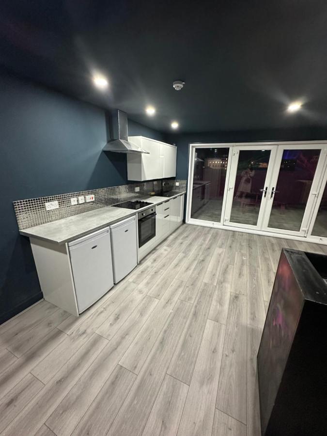 Penthouse Apartment, Sleeps 21 With Terrace Liverpool Eksteriør billede